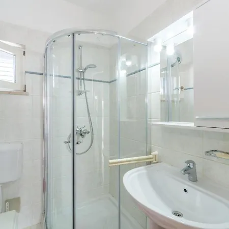 Two-bedroom In 벨리 라트