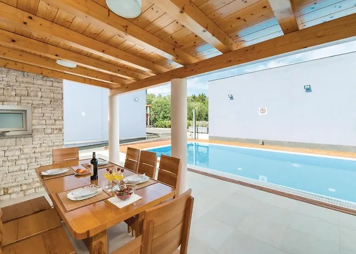 Two-bedroom In Апартаменты Вели-Рат