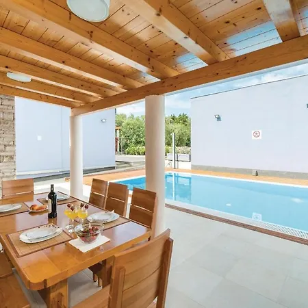 Two-bedroom In Διαμέρισμα Veli Rat