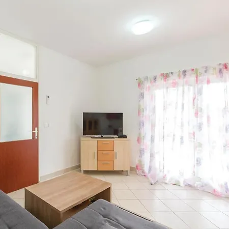 Two-bedroom In Διαμέρισμα Veli Rat